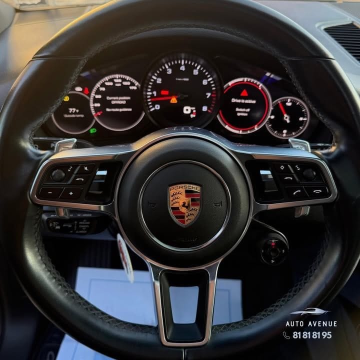 PORSCHE CAYENNE 2019 – Photo 12 of 15